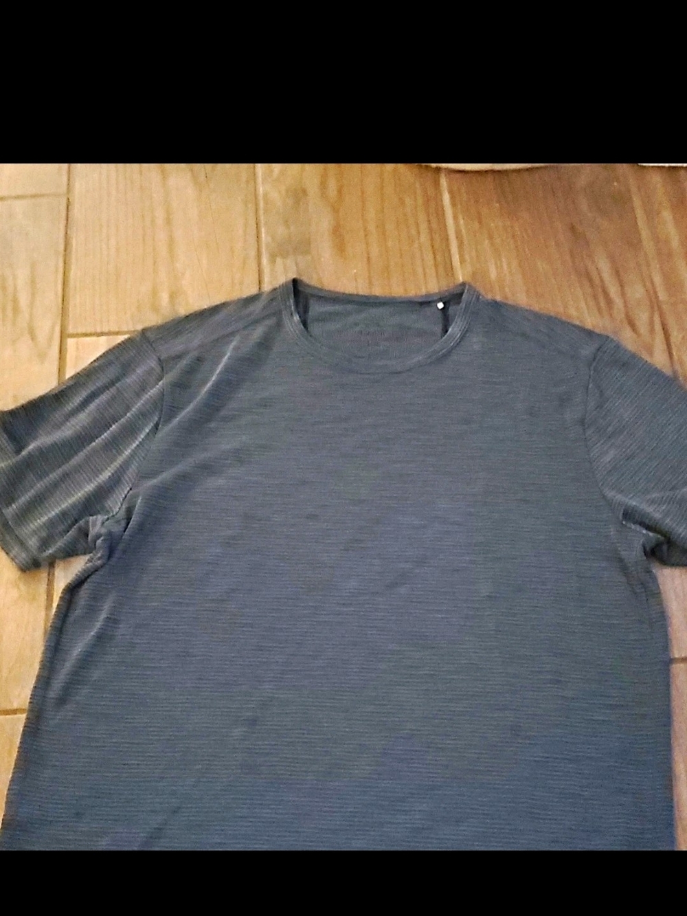Tommy Bahamas Men's Short Sleeve Crewneck Tee in Dark Heather Gray